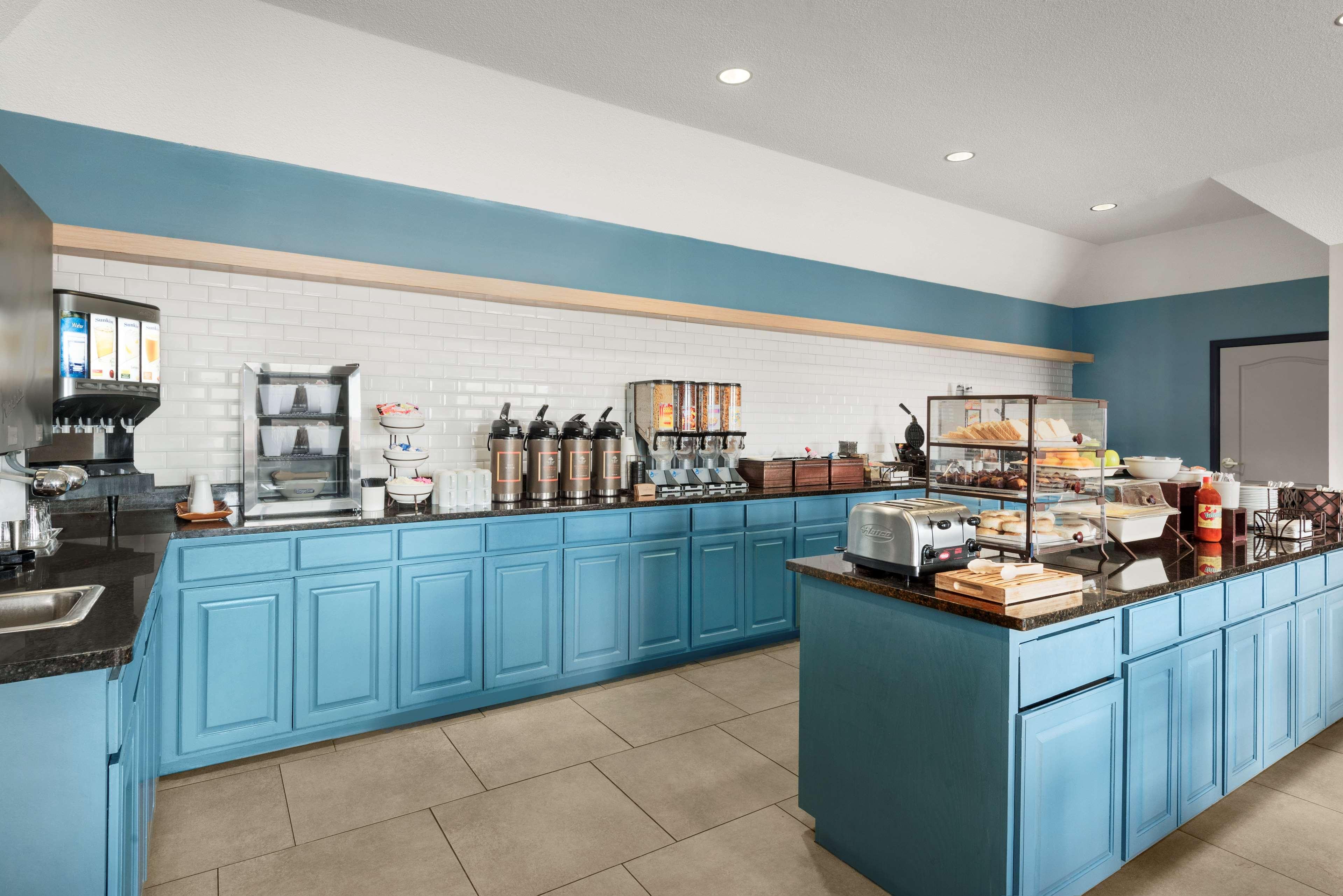 Country Inn & Suites By Radisson, Kansas City At Village West, Ks Bonner Springs المظهر الخارجي الصورة